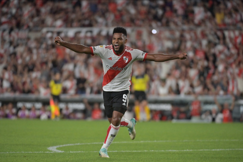 RIVER PLANTE VENCE RIVADAVIA SEM DIFICULDADES