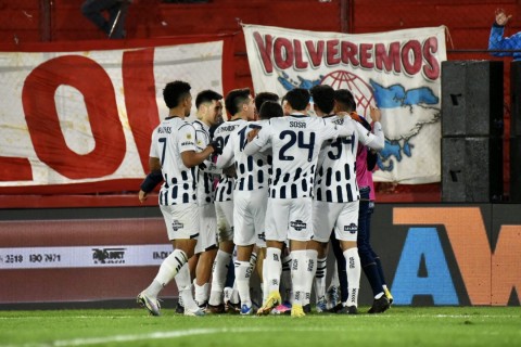 TALLERES VENCE E RIVER PLATE PODERÁ SER CAMPEÃO NO SÁBADO