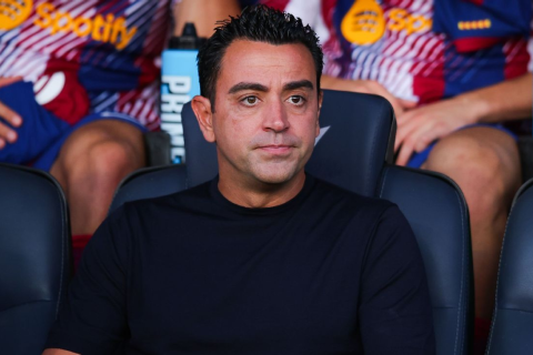 XAVI RENOVA COM O BARCELONA